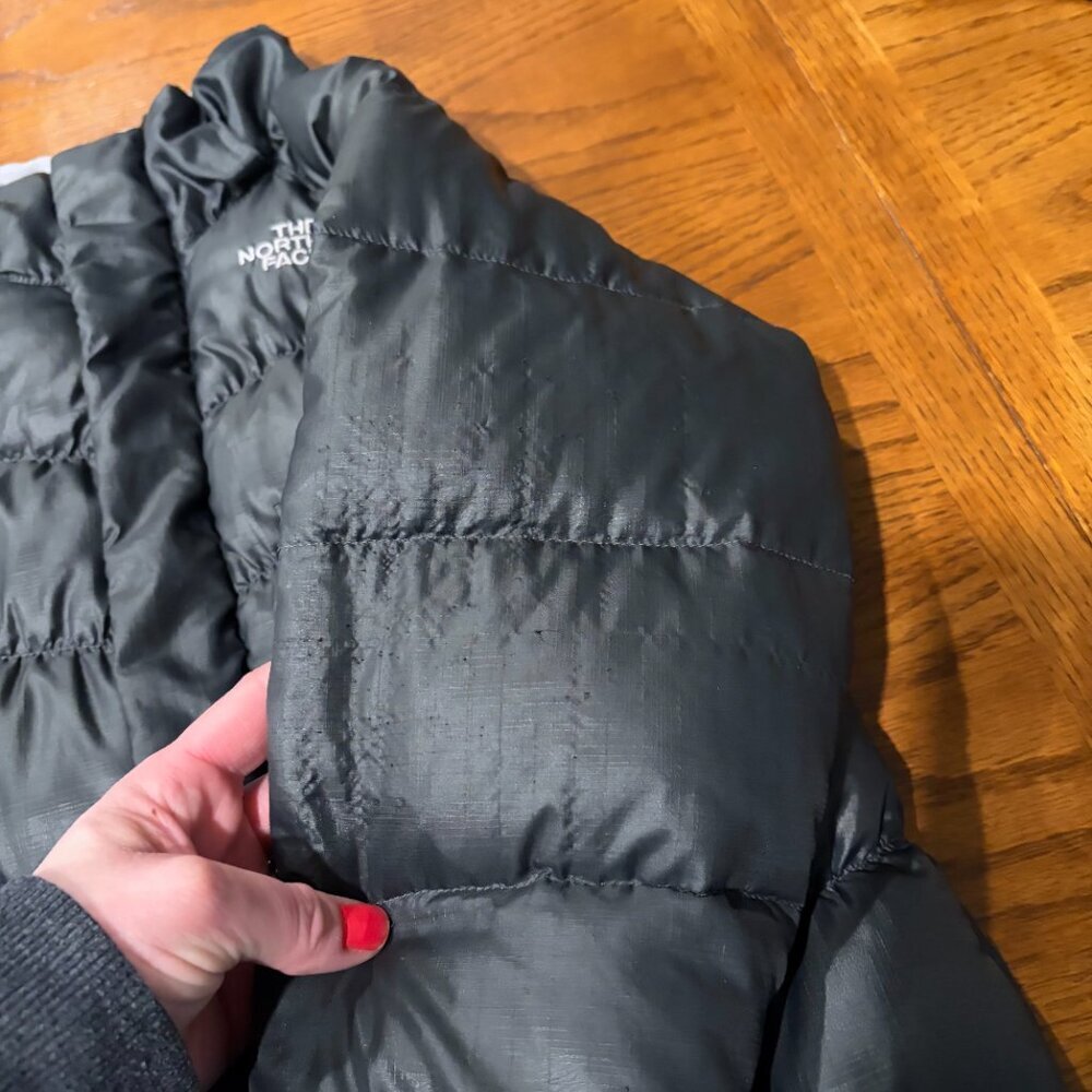 The North Face 550 Down Girls Puffer Coat Black Dark Grey Small 7/8 - Picture 7 of 7